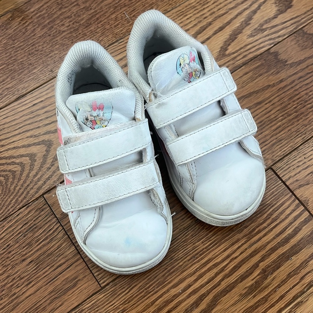 Adidas Disney toddler size 6 sneaker